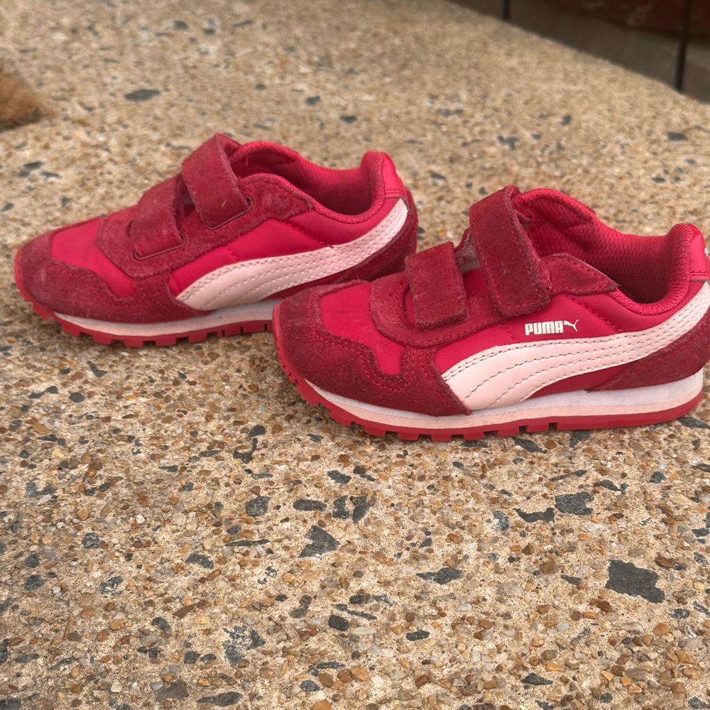 Girls Magenta Size 8 Puma sneakers
